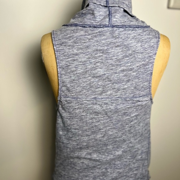 We the Free women’s Heather blue sleeveless turtleneck top XS - Picture 4 of 5